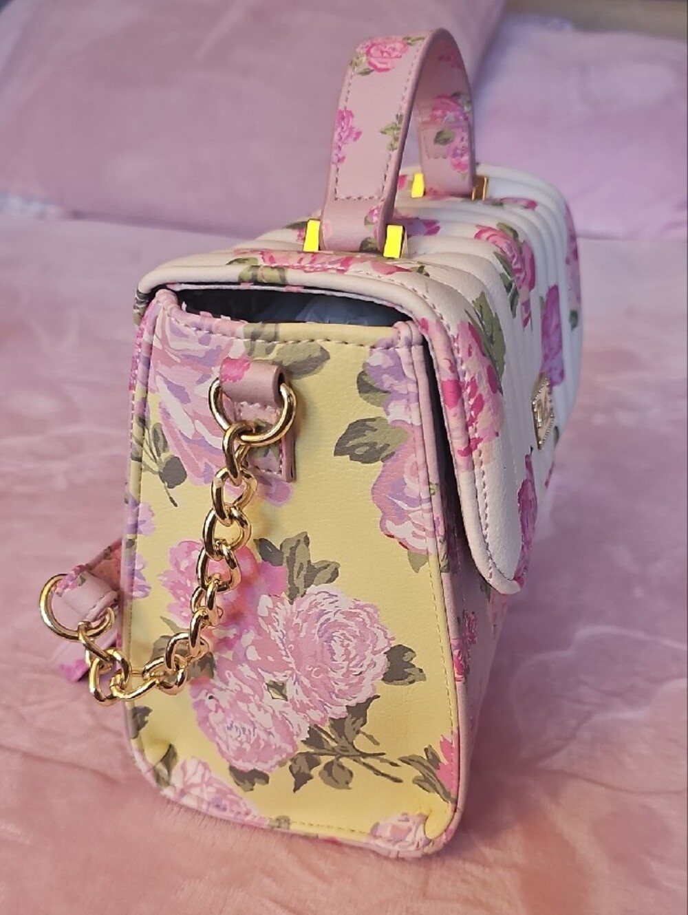 Betsey Johnson Floral Quilted Purse in Pink and Cream - Comes With 1 Free Charm - Picture 5 of 8